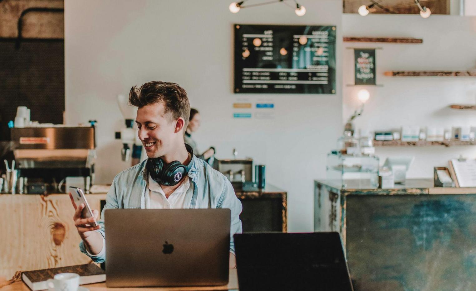 Financial planning workshop materials and notebooks